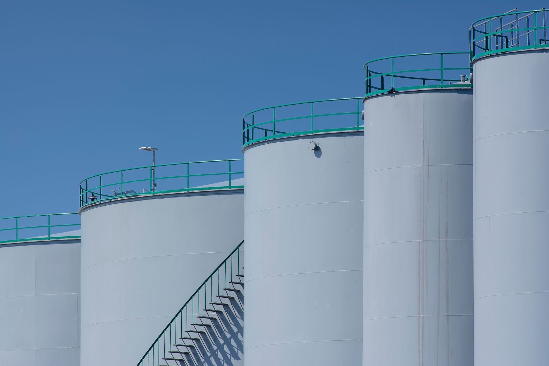 Gandhar Oil Refinery: Is It the Best Buy After Q1 Results?